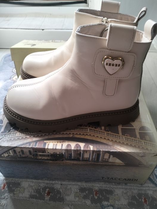 Продаю девочковую обувь лето очень зима размер 33-34