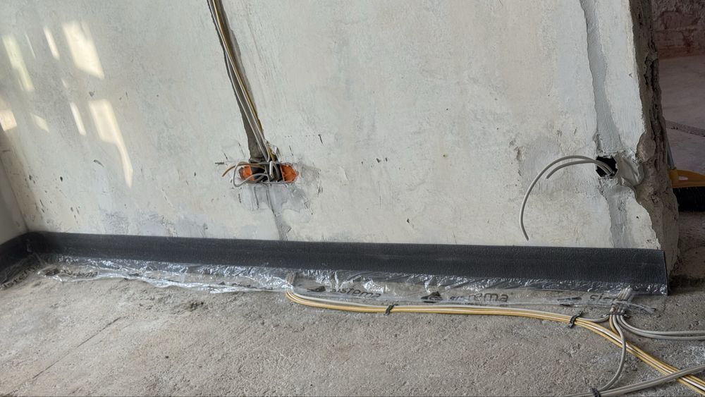 Banda Sistema perimetrala complet adeziva pentru sape