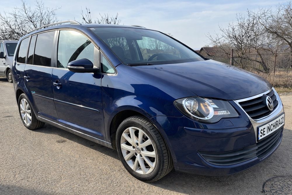 Închiriez VW Touran 7 locuri – Diesel, consum mic