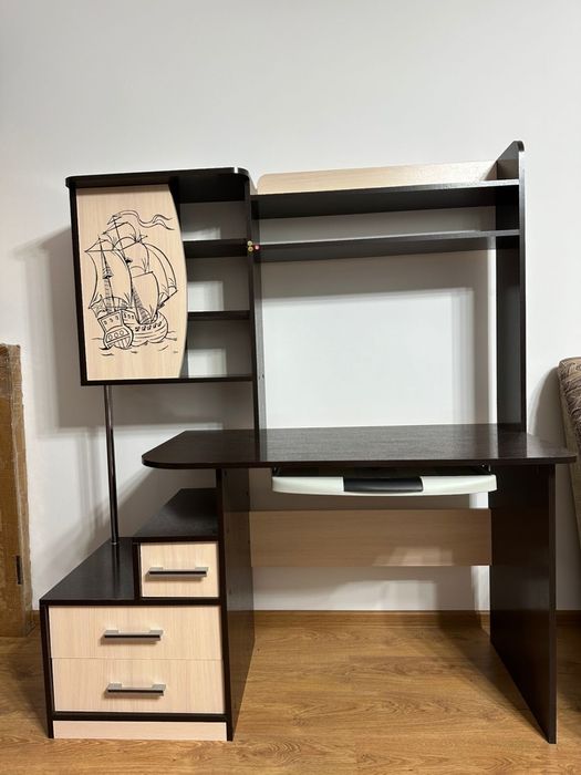 Рабочий-компьютерный стол