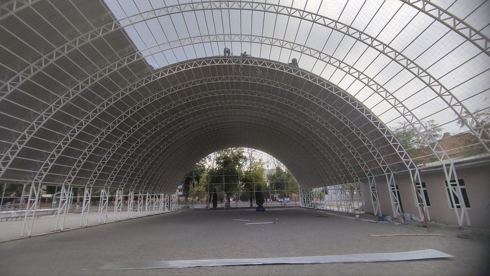 Мини стадион и ангар