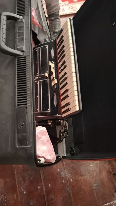 Acordeon 80 basi!