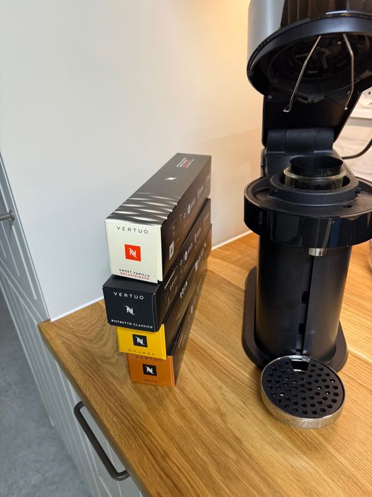 Nespresso кафемашина POP