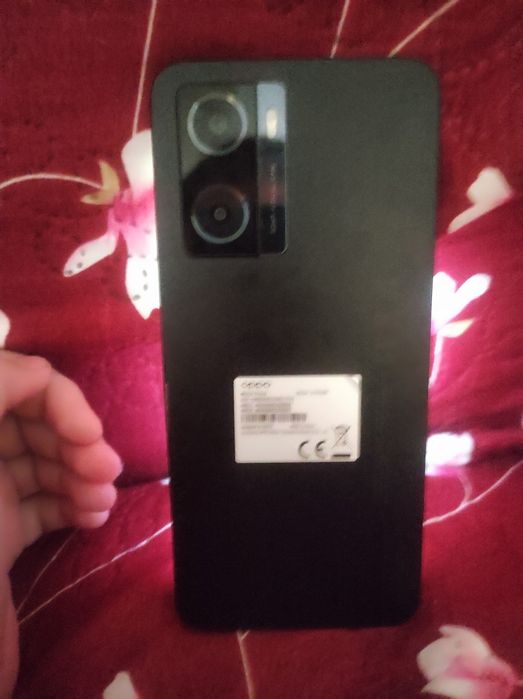 Vând oppo A57s cu ecranul spart dar în rate marge perfect că nou