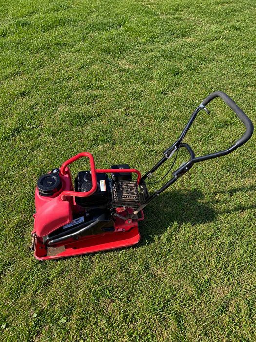 Închiriez Placă Compactoare 80 kg Breckner Germany și Generator Senci 8500