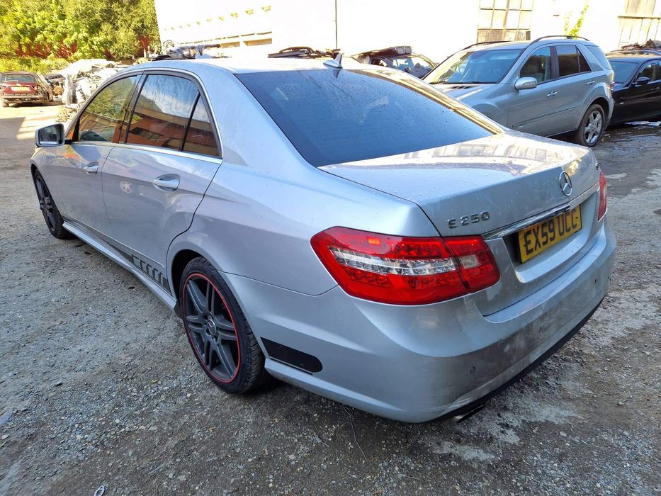 Mercedes W212 E250CDI 204кс AMG пакет черен таван седан ръчка НА ЧАСТИ