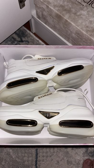 Кроссовки модные