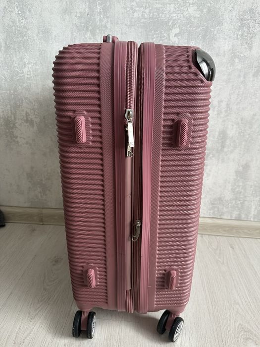 Продам чемодан пользовались 1 раз