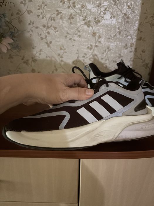 Продам шикарные кроссовки