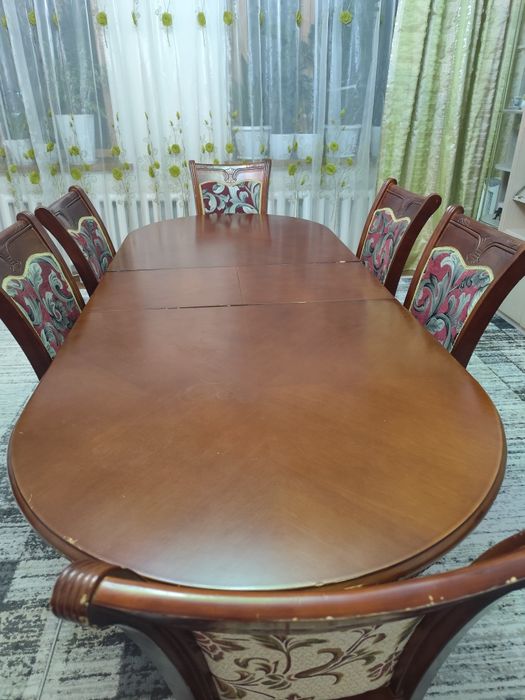 Стол для гостиной