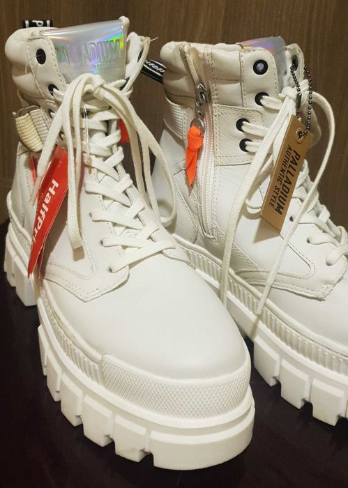 Ghete Palladium Revolt Sport Ranger '39.5 , albe , NOI , Eticheta