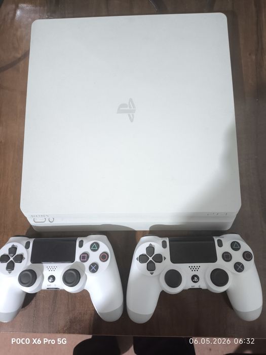 Playstation 4 slim