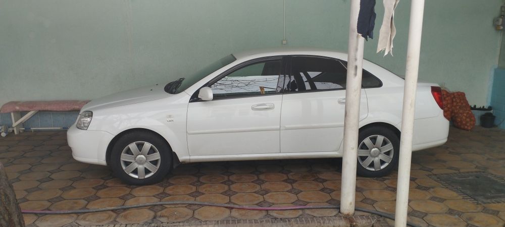 Ласетти Сотилади.