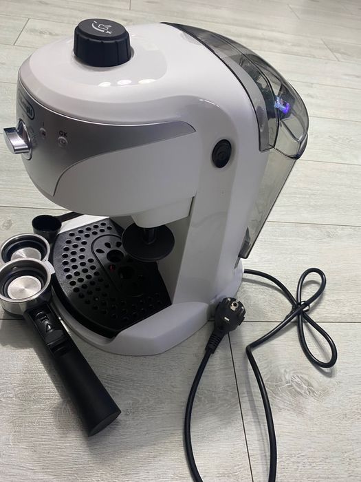 Espressor manual DELONGHI EC221.W, 1L , 1100W, 15 bar, Cappuccino