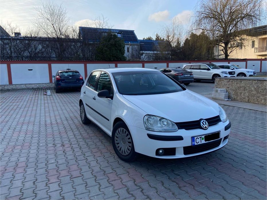 VW Golf 5 - an 2009 - unic proprietar - dublu climatronic -  160.035 km - 4000 euro
