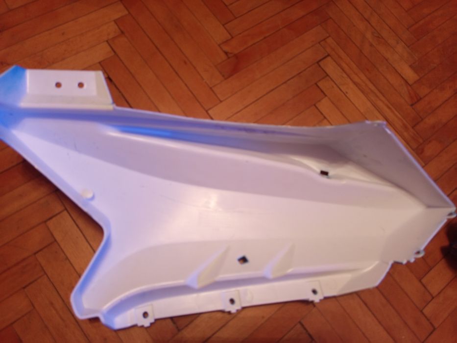 Carenă laterală Yamaha IZF R125