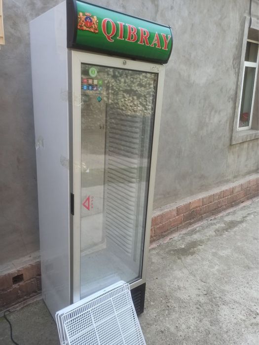 Витринный холодильник