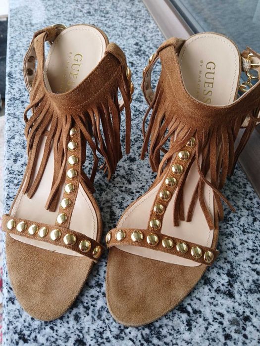 Обувки на висок ток Guess