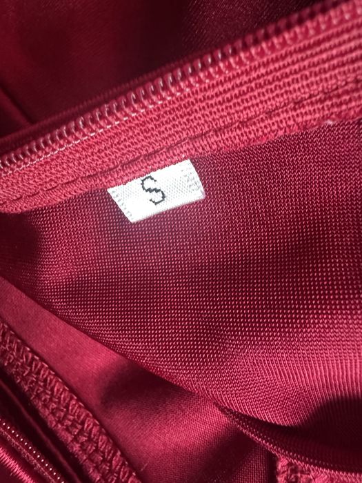 Рокля за празднични дни от еластичен плат ,подплатена на бюста