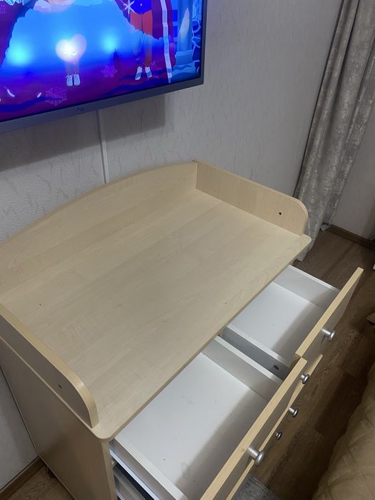 продам комод - пелинальный стол