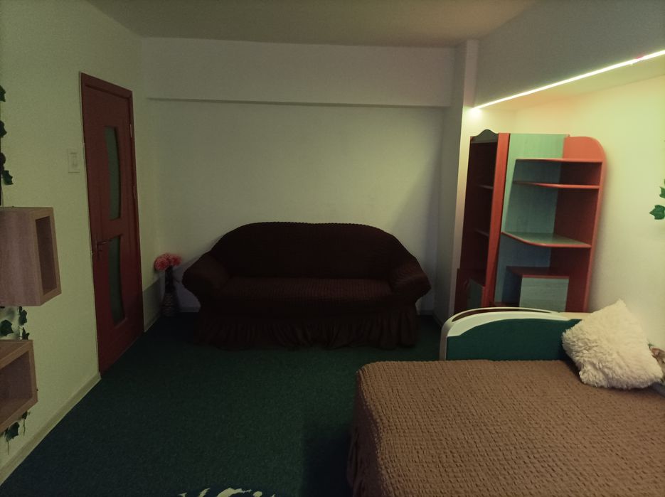 Închiriez apartament cu o cameră în Bârlad, dotat corespunzător