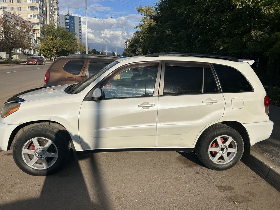 Автомобиль Рав 4 в хорошем состояние