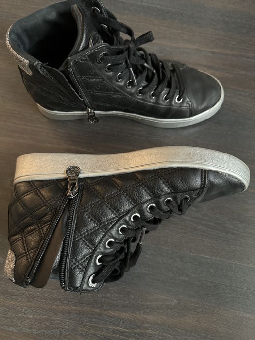 Дамски спортни обувки Guess