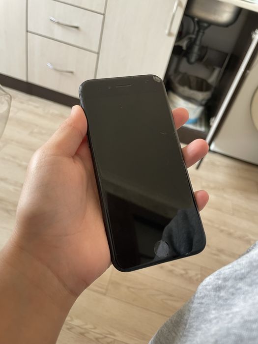 Айфон Се 2022 черный цвет