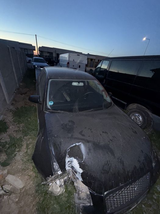Audi A3 1.9 TDI avariat față + lateral / pornește / automat