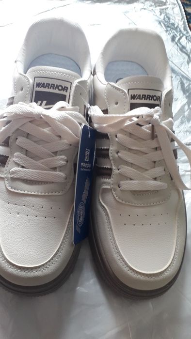 Кроссовки новые. 42 размера