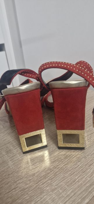 Босоножки женские