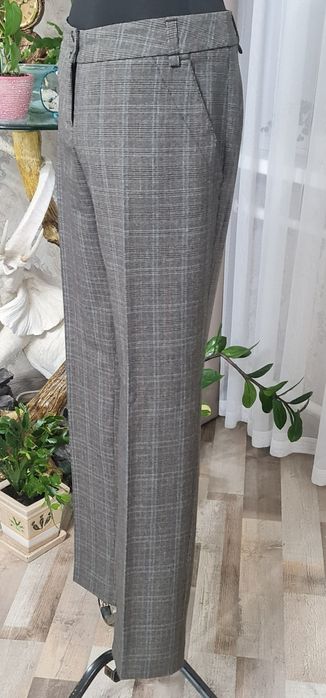 Женские прямые брюки.