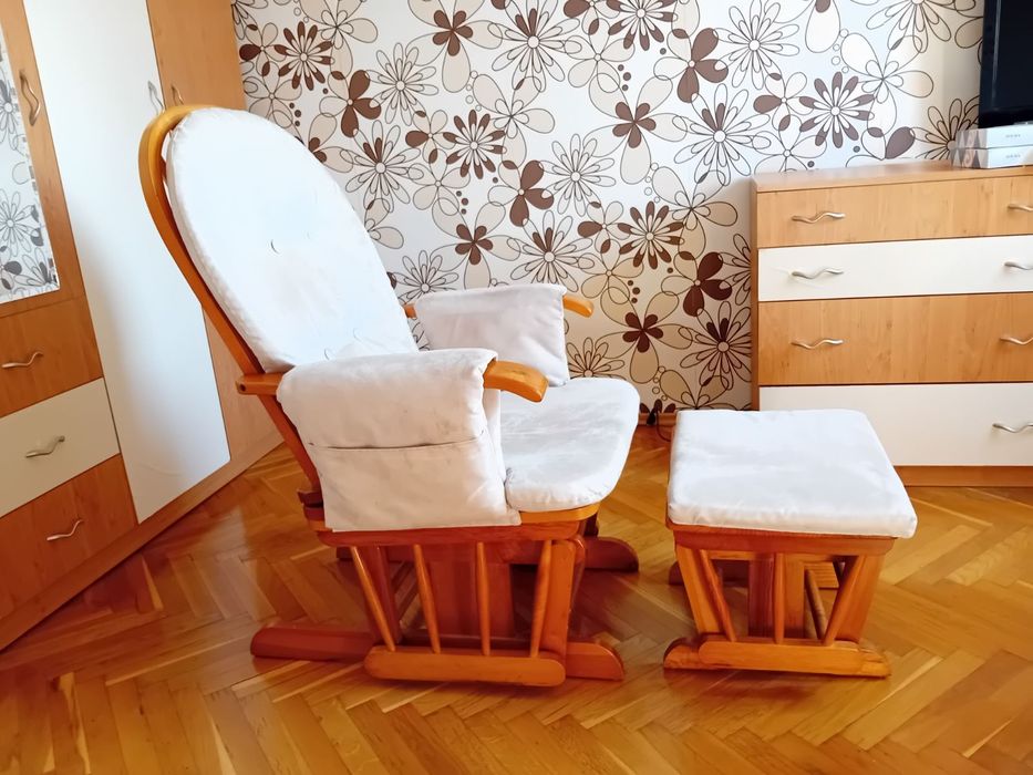 Люлеещ стол с люлееща табуретка