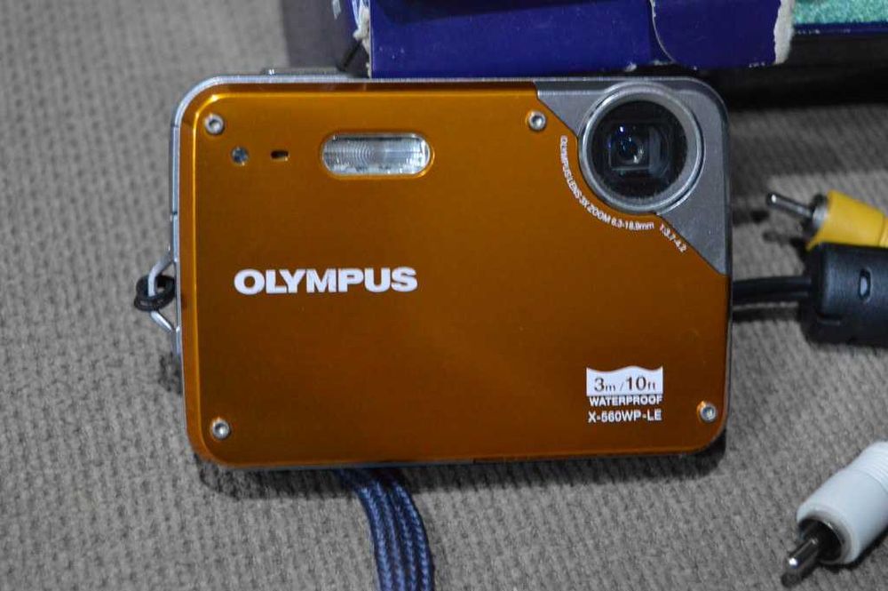 Aparat foto digital compact Olympus X-560WP subacvatic pana la 3m