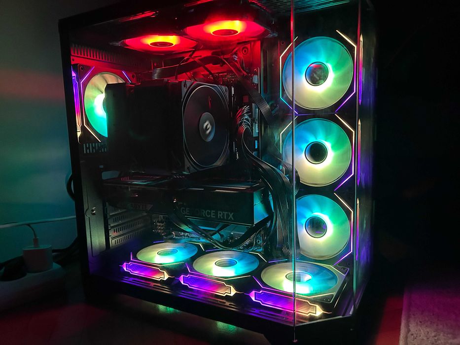 PC GAMING HIGH-END Ryzen 7 7800X3D + RTX 5070 | Nou, garanție eMAG