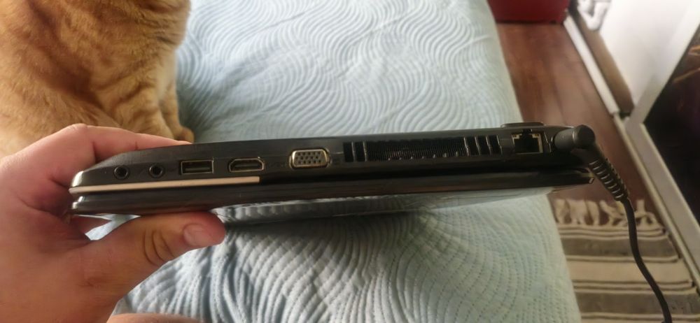 Laptop ACER E1-531