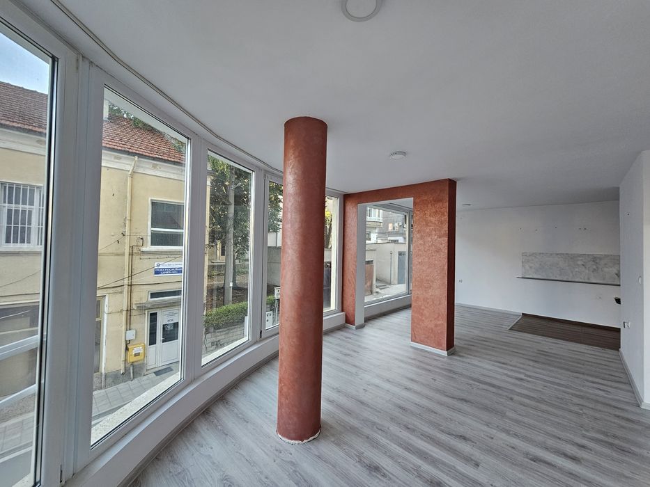 Дава се под наем Офис в Шумен, Център - 67 кв.м за 259.08 € - Снимка #1