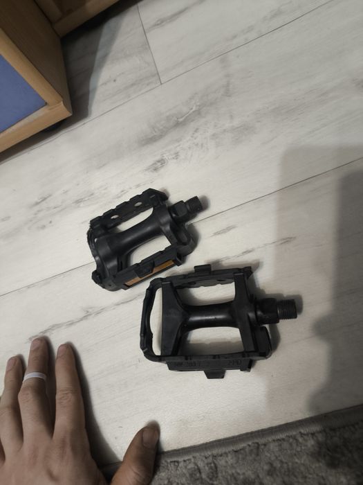 Педали от велосипеда