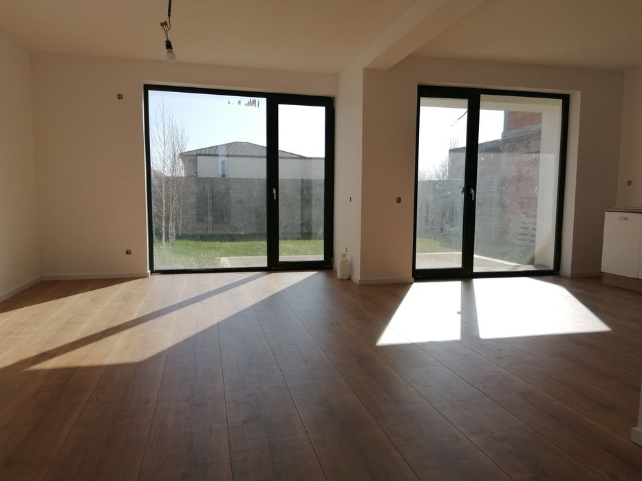 Casa aproape de scoala, gradinita, liceu, 4 camere, asfalt, toate utilitatile