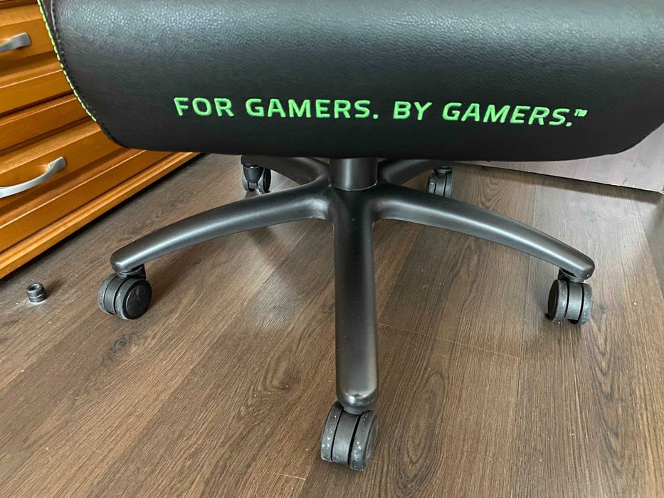 Геймърски стол Razer Iskur – черен/зелен, гаранция до 11.2026