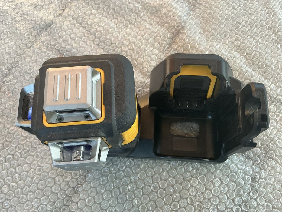 Vind laser dewalt DCE089G18 doar corp nou