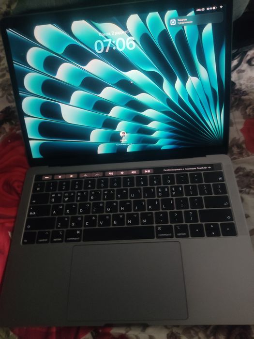 Mackbook 13 pro  8 ga 256 talik