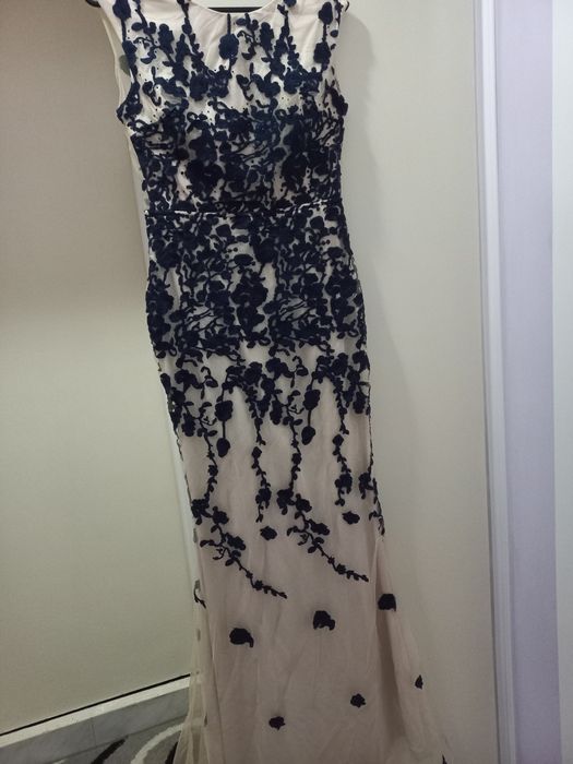 Дълга елегантна рокля