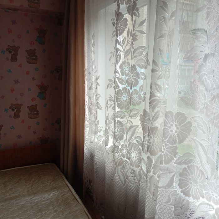 Сдам двухкомнатную в центре.
