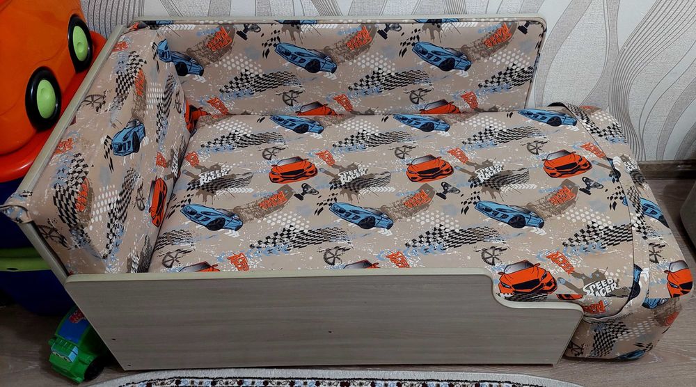 Продам детский диванчик