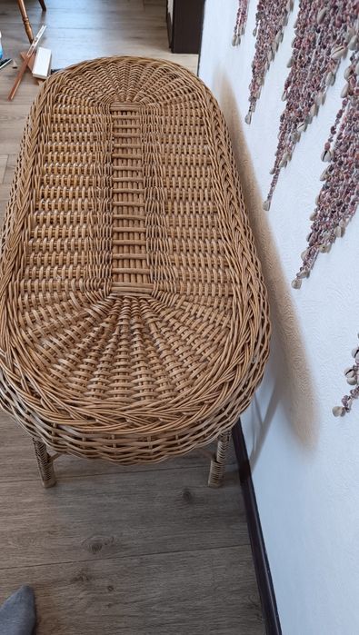 Столик из ротанга