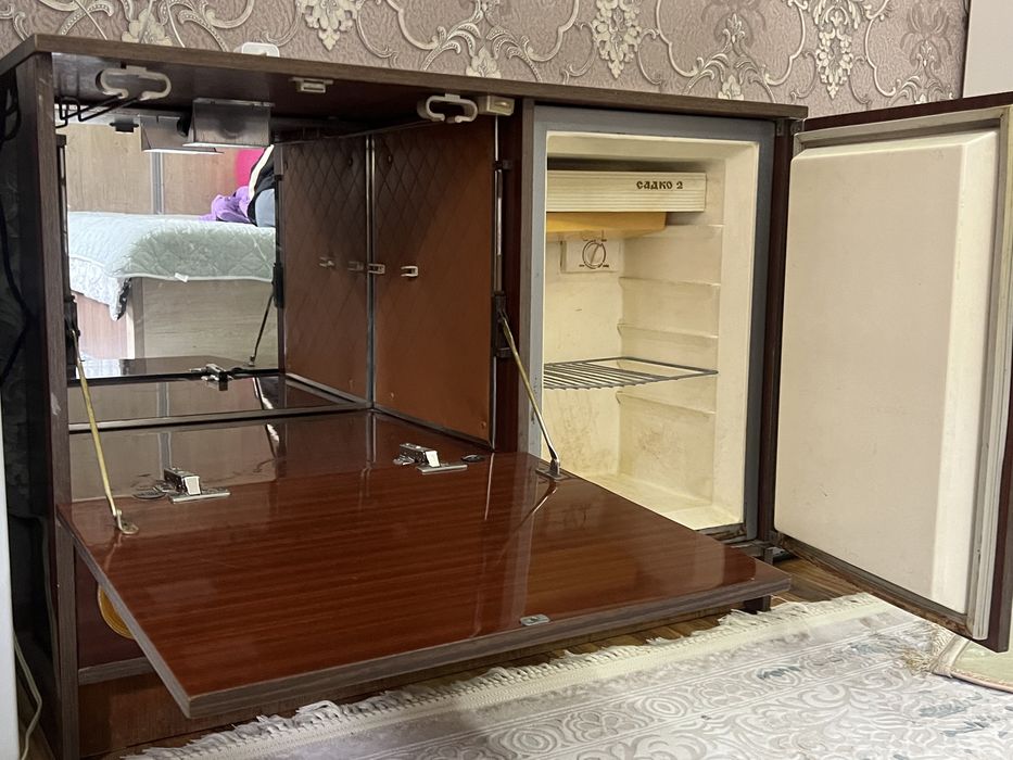 Бар холодильник в хорошом состаяние