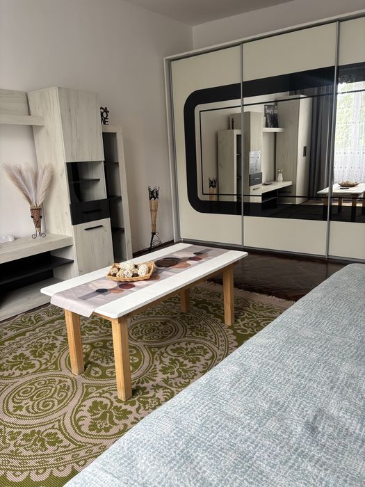 Inchiriez apartament