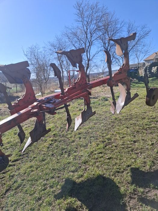 Vând plug reversibil 3 brazde