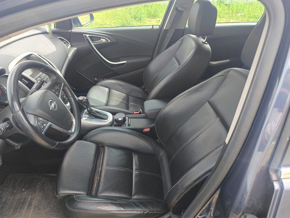 Opel Astra J 2011
